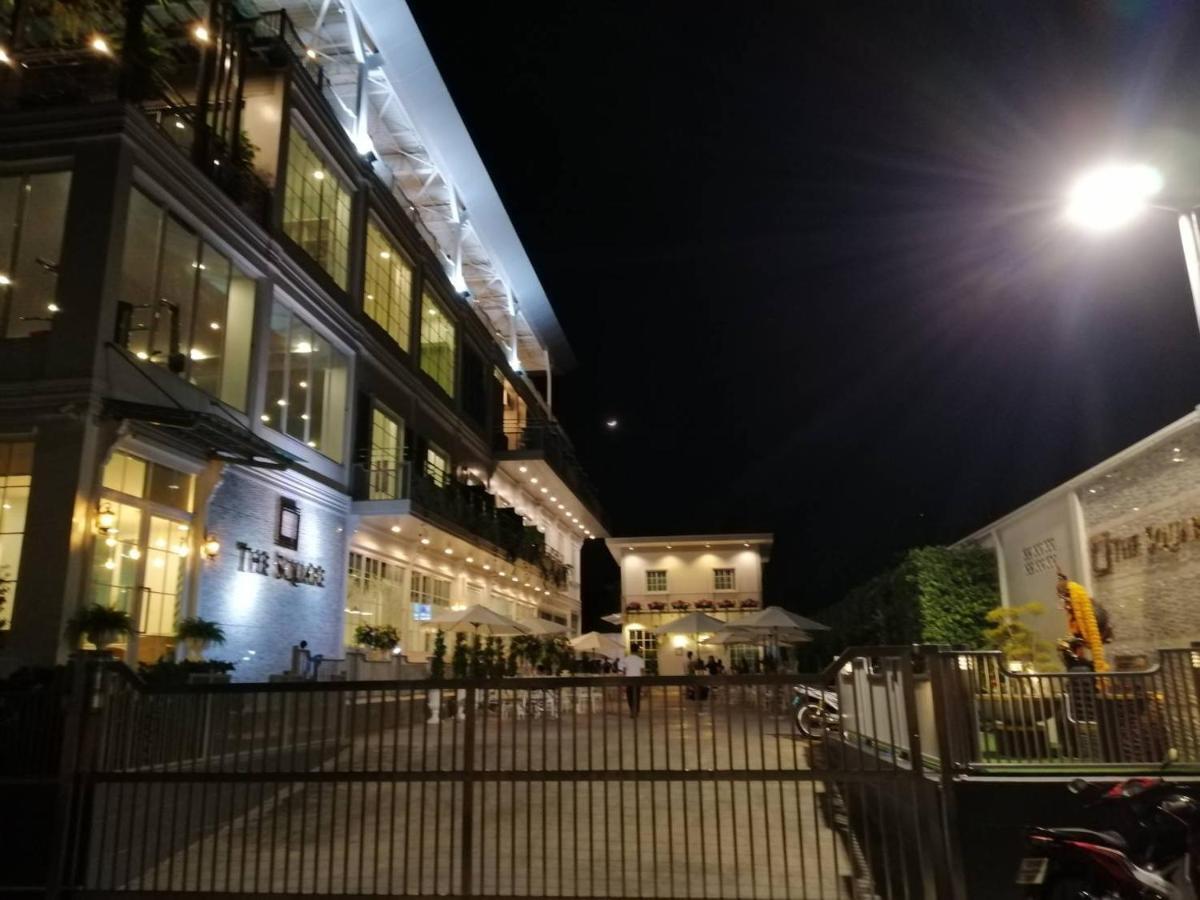 The Square 101 Hotel Bangkok Bagian luar foto